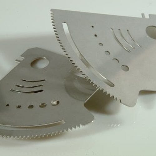 metal cutting with laser